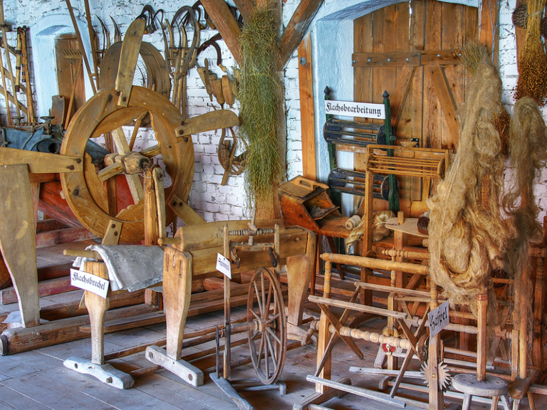 landwirtschaftliche Geräte im Bauernhofmuseum am Bucherhof
