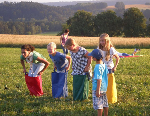 Kinderfeier am Friedenskreuz beim Bucherhof